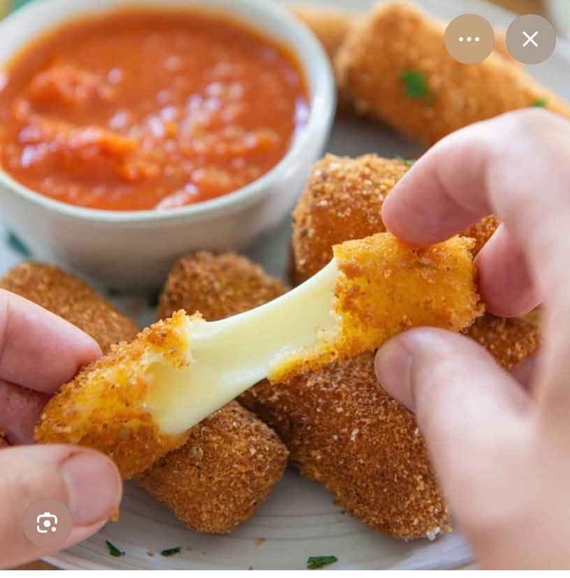 Mozzarella sticks (6)